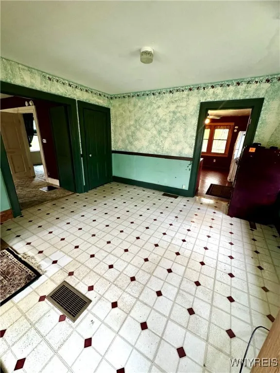 6723 Akron Road, Lockport-town, New York 14094, Lockport Town, New York 14094, 6 Bedrooms Bedrooms, 10 Rooms Rooms,1 BathroomBathrooms,Residential,Closed,6723 Akron Road, Lockport-town, New York 14094,0,B1604223