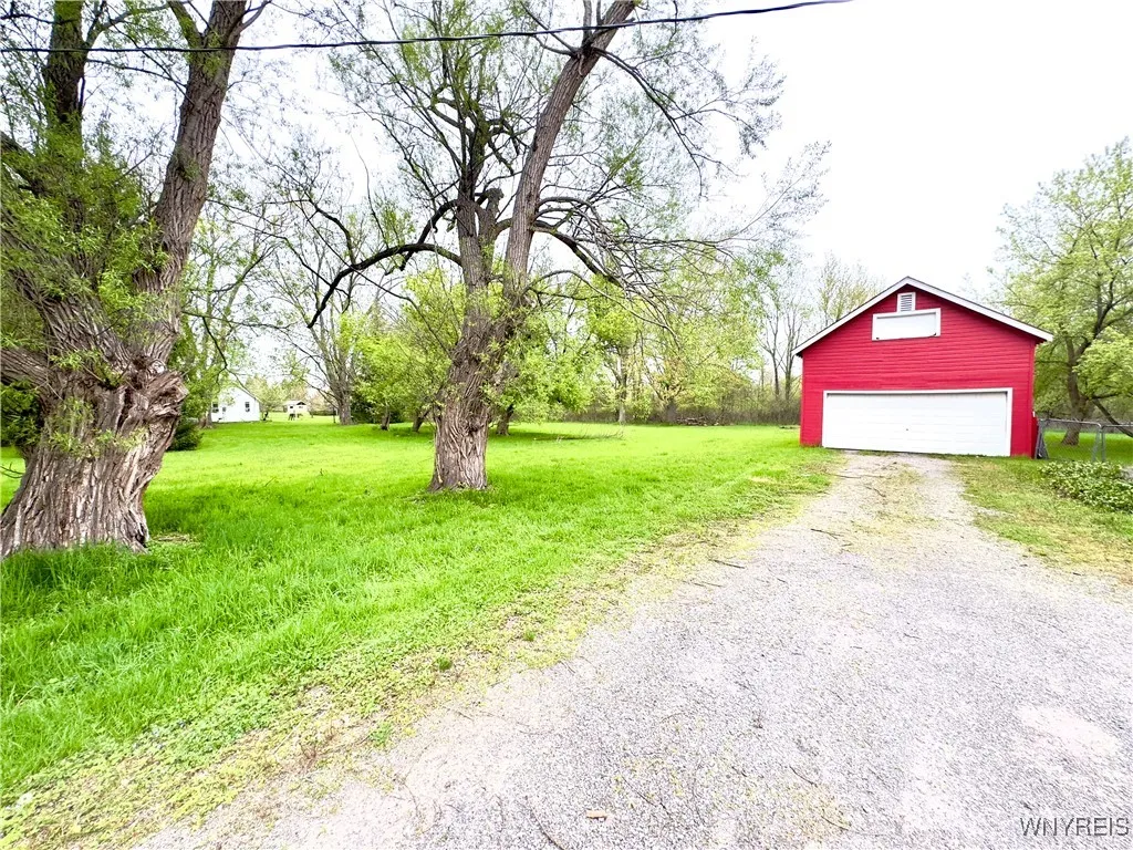 6723 Akron Road, Lockport-town, New York 14094, Lockport Town, New York 14094, 6 Bedrooms Bedrooms, 10 Rooms Rooms,1 BathroomBathrooms,Residential,Closed,6723 Akron Road, Lockport-town, New York 14094,0,B1604223