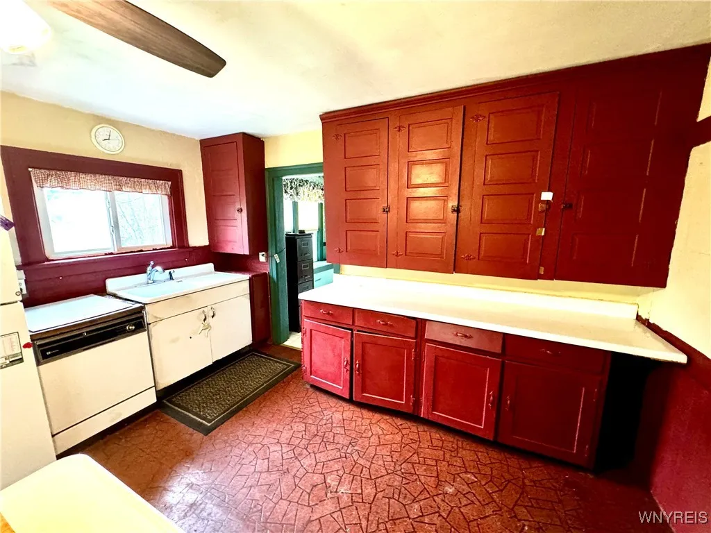 6723 Akron Road, Lockport-town, New York 14094, Lockport Town, New York 14094, 6 Bedrooms Bedrooms, 10 Rooms Rooms,1 BathroomBathrooms,Residential,Closed,6723 Akron Road, Lockport-town, New York 14094,0,B1604223