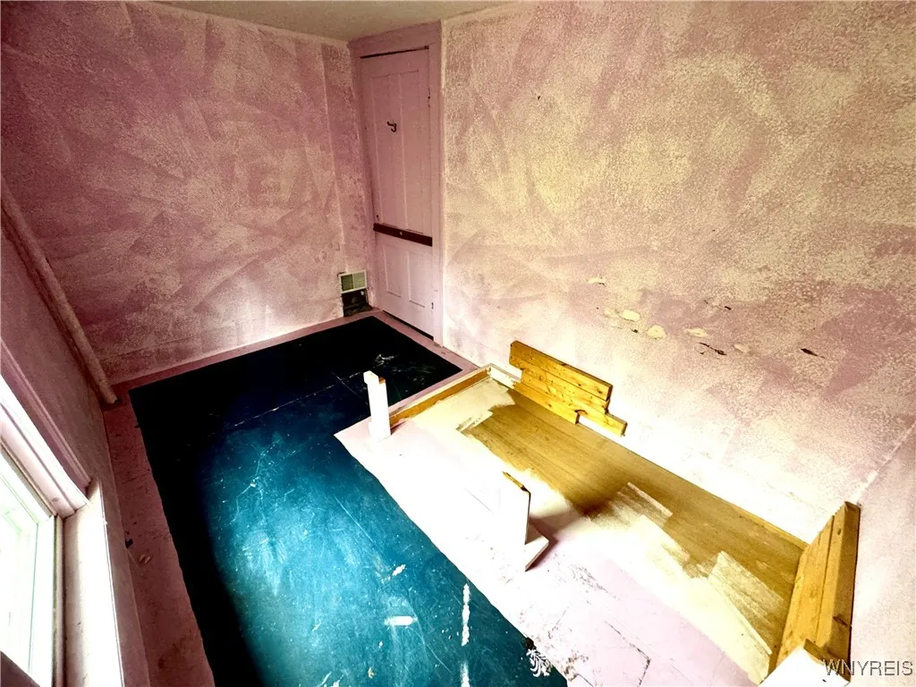 6723 Akron Road, Lockport-town, New York 14094, Lockport Town, New York 14094, 6 Bedrooms Bedrooms, 10 Rooms Rooms,1 BathroomBathrooms,Residential,Closed,6723 Akron Road, Lockport-town, New York 14094,0,B1604223