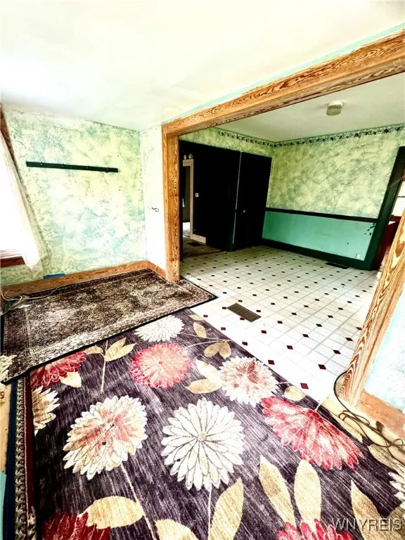 6723 Akron Road, Lockport-town, New York 14094, Lockport Town, New York 14094, 6 Bedrooms Bedrooms, 10 Rooms Rooms,1 BathroomBathrooms,Residential,Closed,6723 Akron Road, Lockport-town, New York 14094,0,B1604223