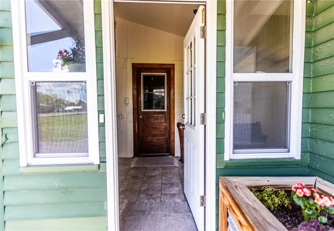 5522 State Route 14, Sodus, New York 14551, Sodus, New York 14551, 4 Bedrooms Bedrooms, 7 Rooms Rooms,2 BathroomsBathrooms,Residential,Closed,5522 State Route 14, Sodus, New York 14551,R1609729
