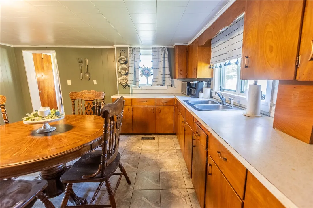 5522 State Route 14, Sodus, New York 14551, Sodus, New York 14551, 4 Bedrooms Bedrooms, 7 Rooms Rooms,2 BathroomsBathrooms,Residential,Closed,5522 State Route 14, Sodus, New York 14551,R1609729