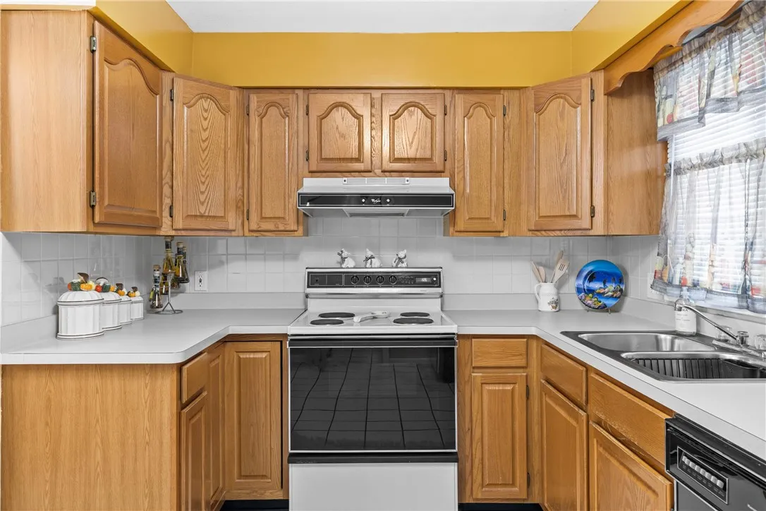 112 Lafayette Road, Irondequoit, New York 14609, Irondequoit, New York 14609, 3 Bedrooms Bedrooms, 5 Rooms Rooms,2 BathroomsBathrooms,Residential,Closed,112 Lafayette Road, Irondequoit, New York 14609,R1608715