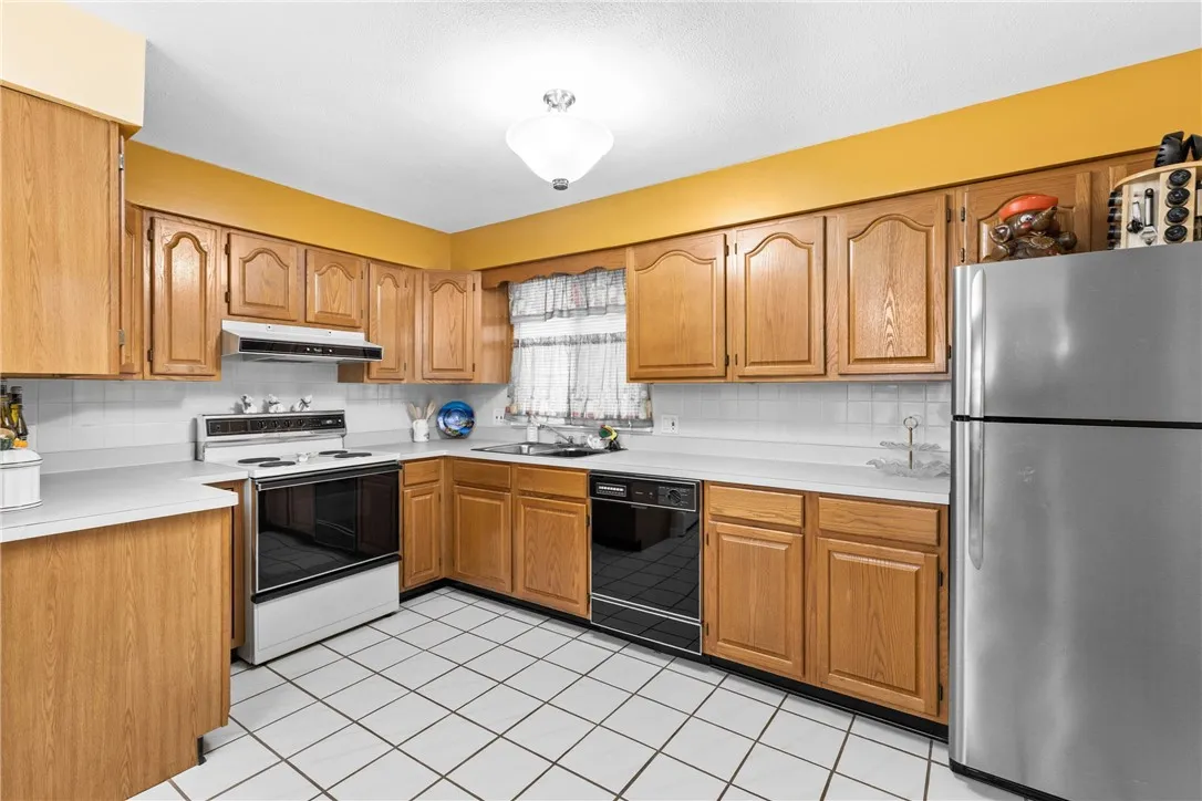 112 Lafayette Road, Irondequoit, New York 14609, Irondequoit, New York 14609, 3 Bedrooms Bedrooms, 5 Rooms Rooms,2 BathroomsBathrooms,Residential,Closed,112 Lafayette Road, Irondequoit, New York 14609,R1608715