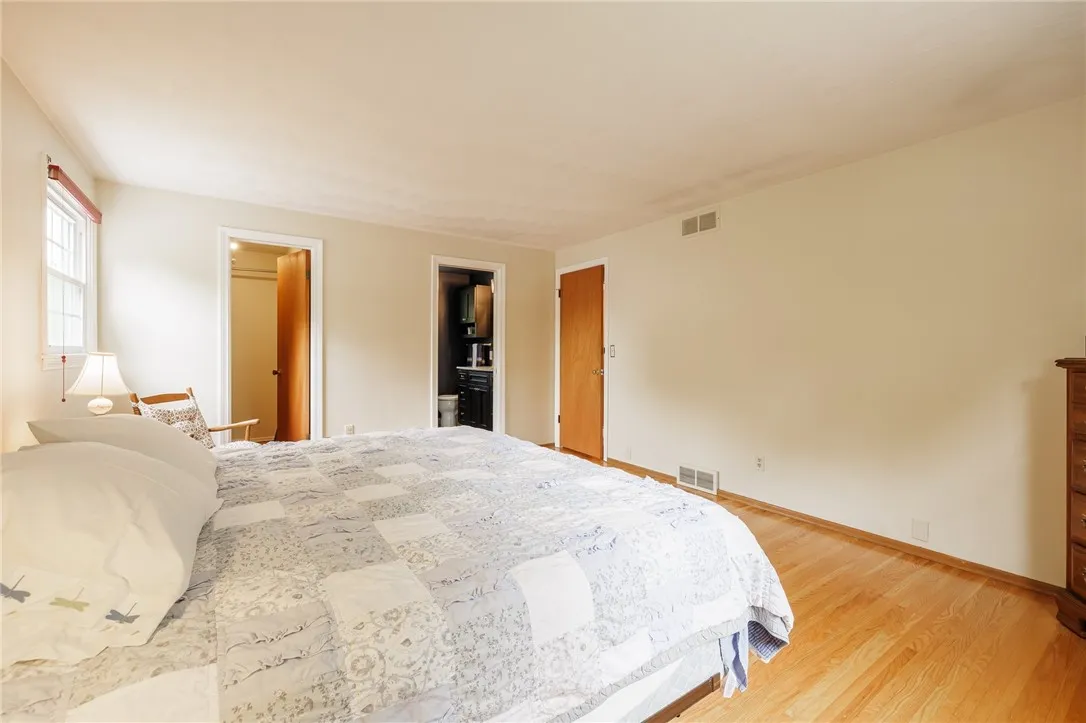 30 Kitty Hawk Drive, Pittsford, New York 14534, Pittsford, New York 14534, 5 Bedrooms Bedrooms, 9 Rooms Rooms,3 BathroomsBathrooms,Residential,Closed,30 Kitty Hawk Drive, Pittsford, New York 14534,R1606339