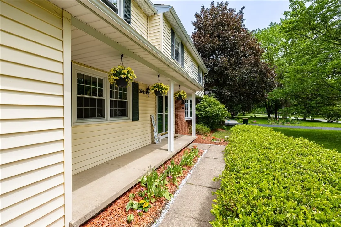 Large front porch area