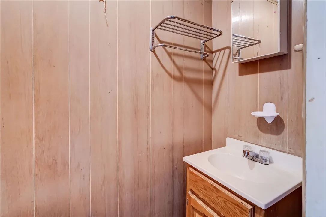 1453 Ridge Rd Road, Webster, New York 14580, Webster, New York 14580, 4 Bedrooms Bedrooms, 7 Rooms Rooms,1 BathroomBathrooms,Residential,Closed,1453 Ridge Rd Road, Webster, New York 14580,R1609874