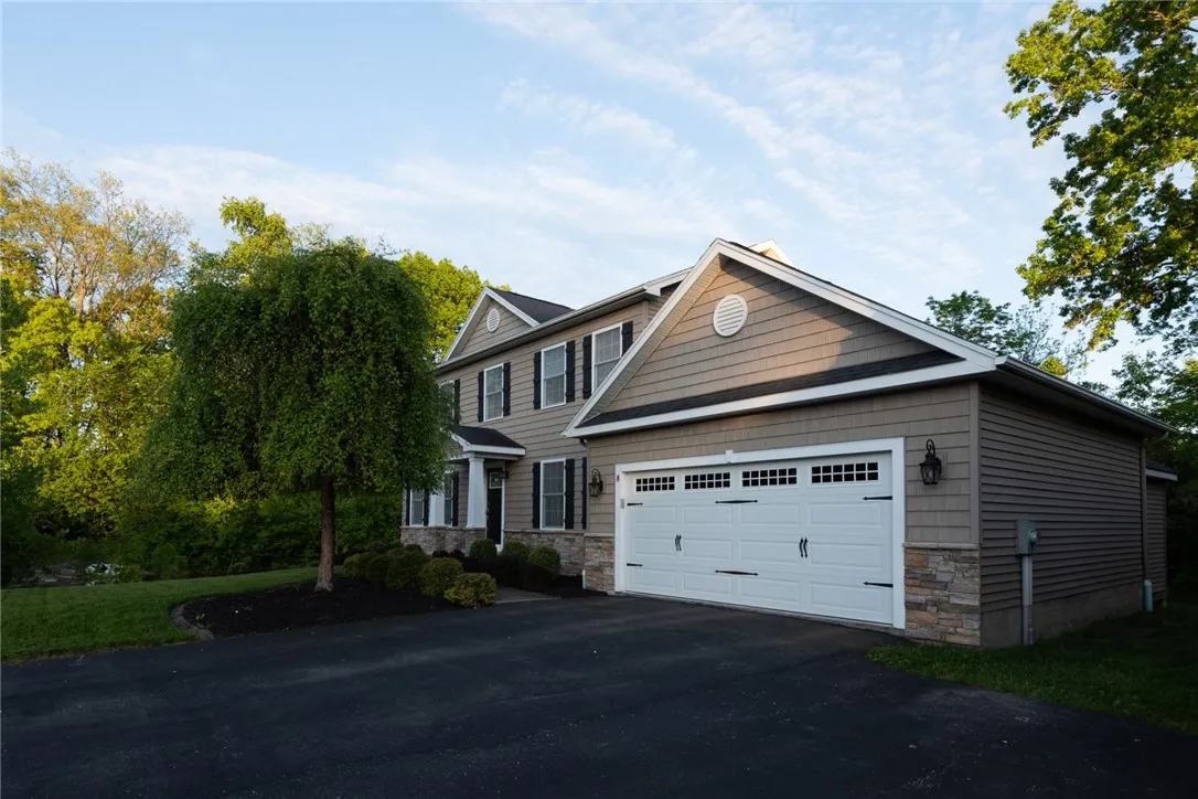 8 Kings Way, Chili, New York 14624, Chili, New York 14624, 4 Bedrooms Bedrooms, 11 Rooms Rooms,2 BathroomsBathrooms,Residential,Closed,8 Kings Way, Chili, New York 14624,R1610194