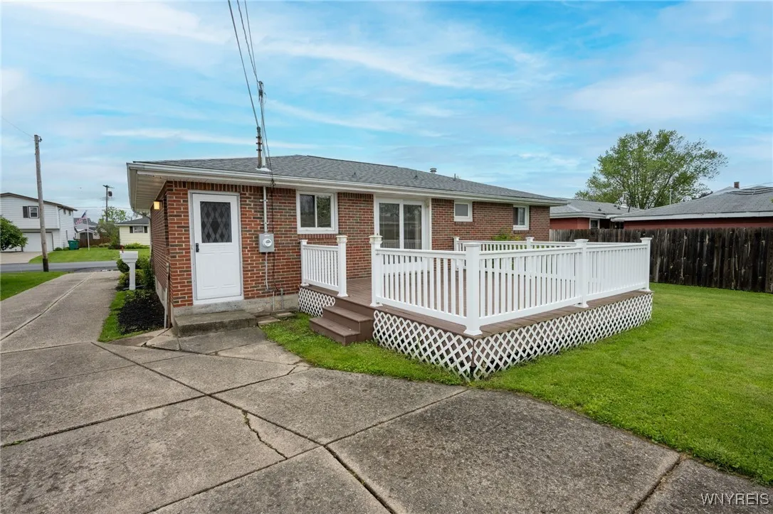 4314 Elmwood Avenue, Hamburg, New York 14219, Hamburg, New York 14219, 3 Bedrooms Bedrooms, 6 Rooms Rooms,1 BathroomBathrooms,Residential,Closed,4314 Elmwood Avenue, Hamburg, New York 14219,B1610085