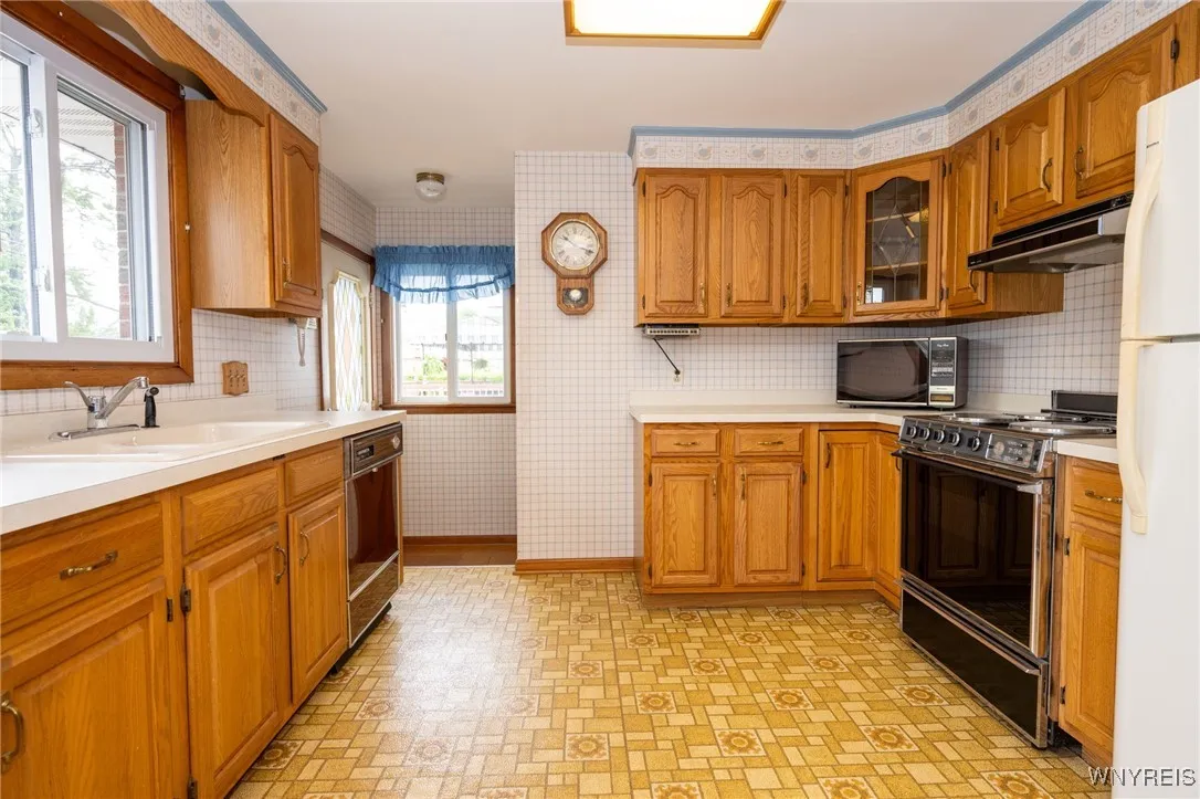 4314 Elmwood Avenue, Hamburg, New York 14219, Hamburg, New York 14219, 3 Bedrooms Bedrooms, 6 Rooms Rooms,1 BathroomBathrooms,Residential,Closed,4314 Elmwood Avenue, Hamburg, New York 14219,B1610085