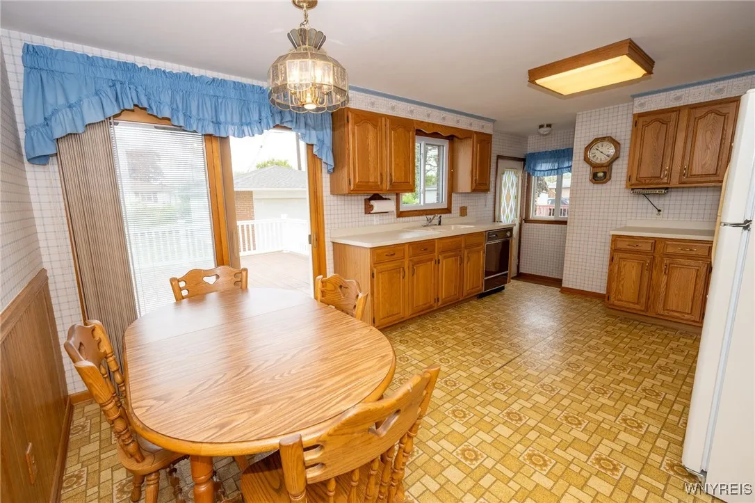 4314 Elmwood Avenue, Hamburg, New York 14219, Hamburg, New York 14219, 3 Bedrooms Bedrooms, 6 Rooms Rooms,1 BathroomBathrooms,Residential,Closed,4314 Elmwood Avenue, Hamburg, New York 14219,B1610085