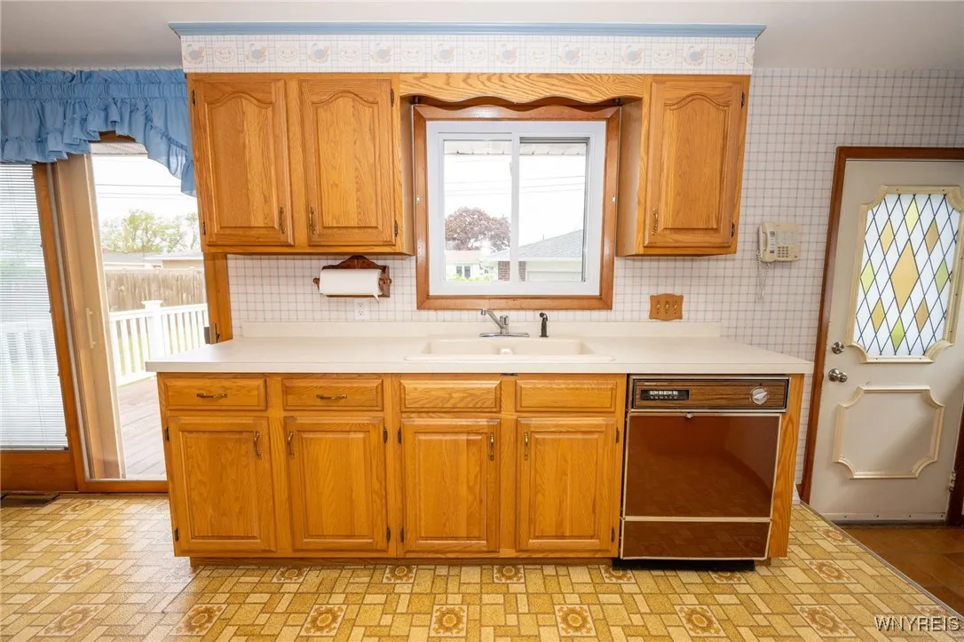 4314 Elmwood Avenue, Hamburg, New York 14219, Hamburg, New York 14219, 3 Bedrooms Bedrooms, 6 Rooms Rooms,1 BathroomBathrooms,Residential,Closed,4314 Elmwood Avenue, Hamburg, New York 14219,B1610085