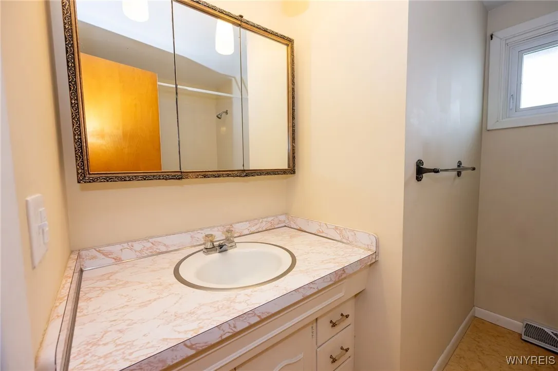 4314 Elmwood Avenue, Hamburg, New York 14219, Hamburg, New York 14219, 3 Bedrooms Bedrooms, 6 Rooms Rooms,1 BathroomBathrooms,Residential,Closed,4314 Elmwood Avenue, Hamburg, New York 14219,B1610085