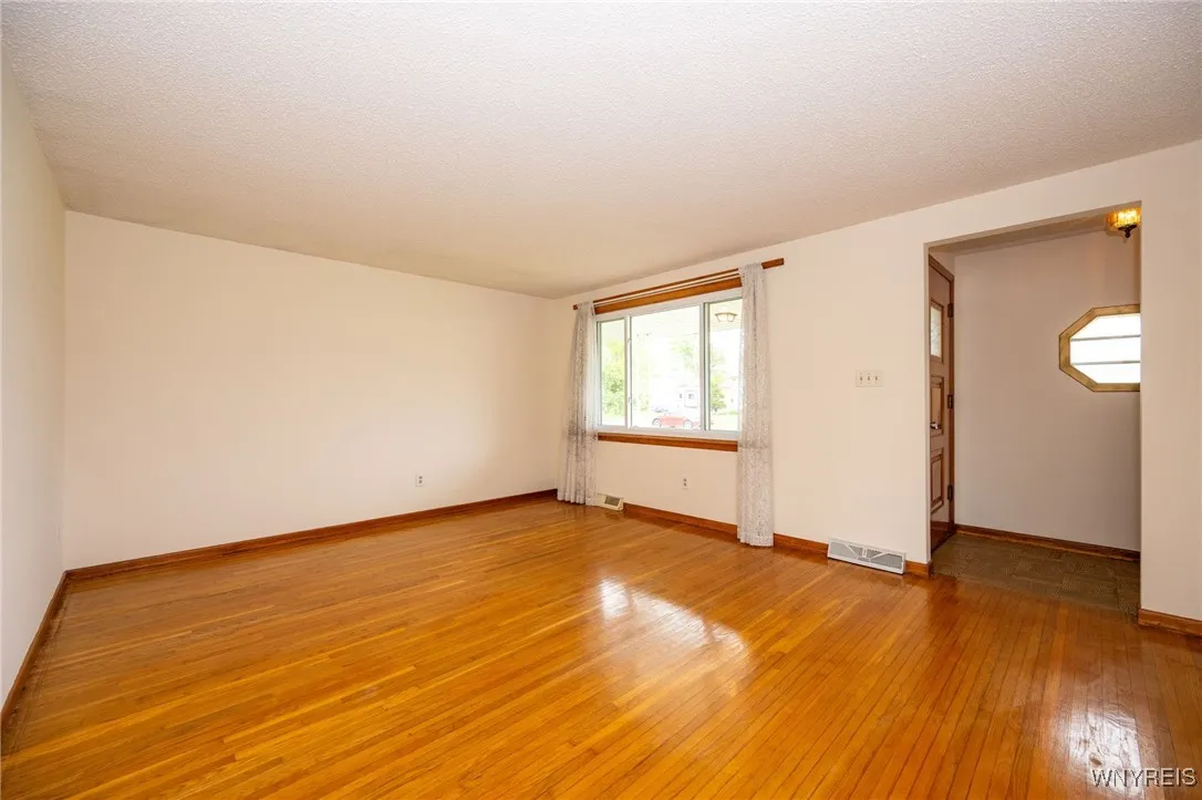 4314 Elmwood Avenue, Hamburg, New York 14219, Hamburg, New York 14219, 3 Bedrooms Bedrooms, 6 Rooms Rooms,1 BathroomBathrooms,Residential,Closed,4314 Elmwood Avenue, Hamburg, New York 14219,B1610085