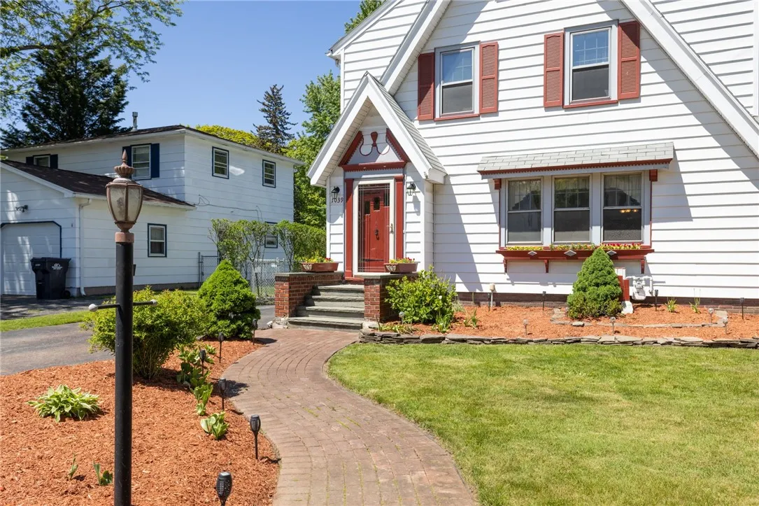 1039 Winona Boulevard, Irondequoit, New York 14617, Irondequoit, New York 14617, 5 Bedrooms Bedrooms, 9 Rooms Rooms,3 BathroomsBathrooms,Residential,Closed,1039 Winona Boulevard, Irondequoit, New York 14617,R1608773