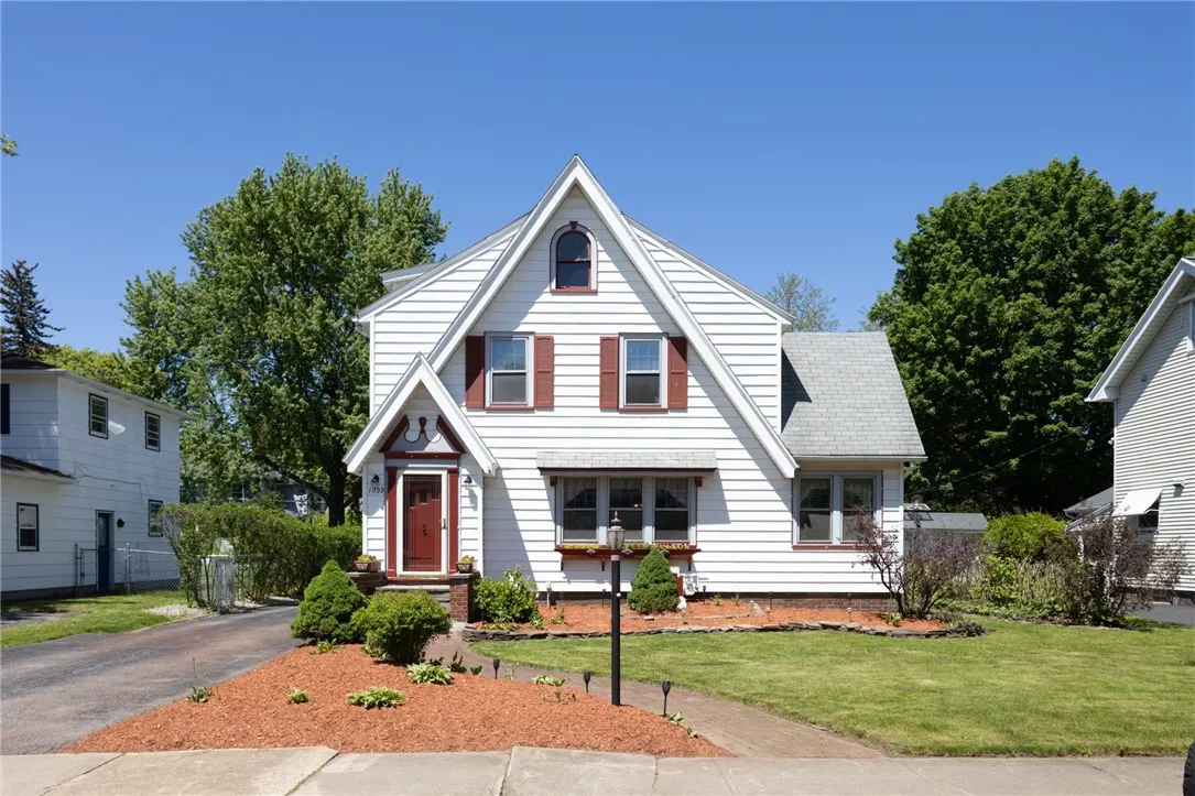 1039 Winona Boulevard, Irondequoit, New York 14617, Irondequoit, New York 14617, 5 Bedrooms Bedrooms, 9 Rooms Rooms,3 BathroomsBathrooms,Residential,Closed,1039 Winona Boulevard, Irondequoit, New York 14617,R1608773