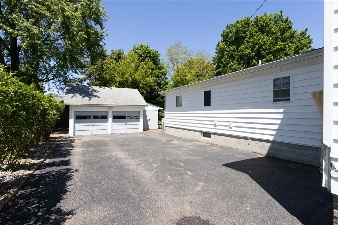 1039 Winona Boulevard, Irondequoit, New York 14617, Irondequoit, New York 14617, 5 Bedrooms Bedrooms, 9 Rooms Rooms,3 BathroomsBathrooms,Residential,Closed,1039 Winona Boulevard, Irondequoit, New York 14617,R1608773