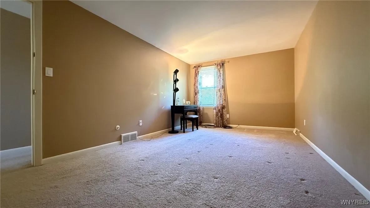 1031 Baseline Road, Grand Island, New York 14072, Grand Island, New York 14072, 3 Bedrooms Bedrooms, 10 Rooms Rooms,1 BathroomBathrooms,Residential,Closed,1031 Baseline Road, Grand Island, New York 14072,B1609132