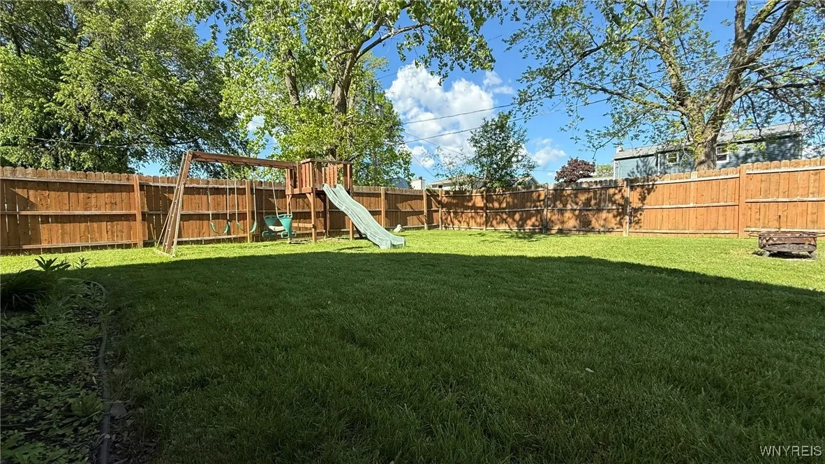 1031 Baseline Road, Grand Island, New York 14072, Grand Island, New York 14072, 3 Bedrooms Bedrooms, 10 Rooms Rooms,1 BathroomBathrooms,Residential,Closed,1031 Baseline Road, Grand Island, New York 14072,B1609132
