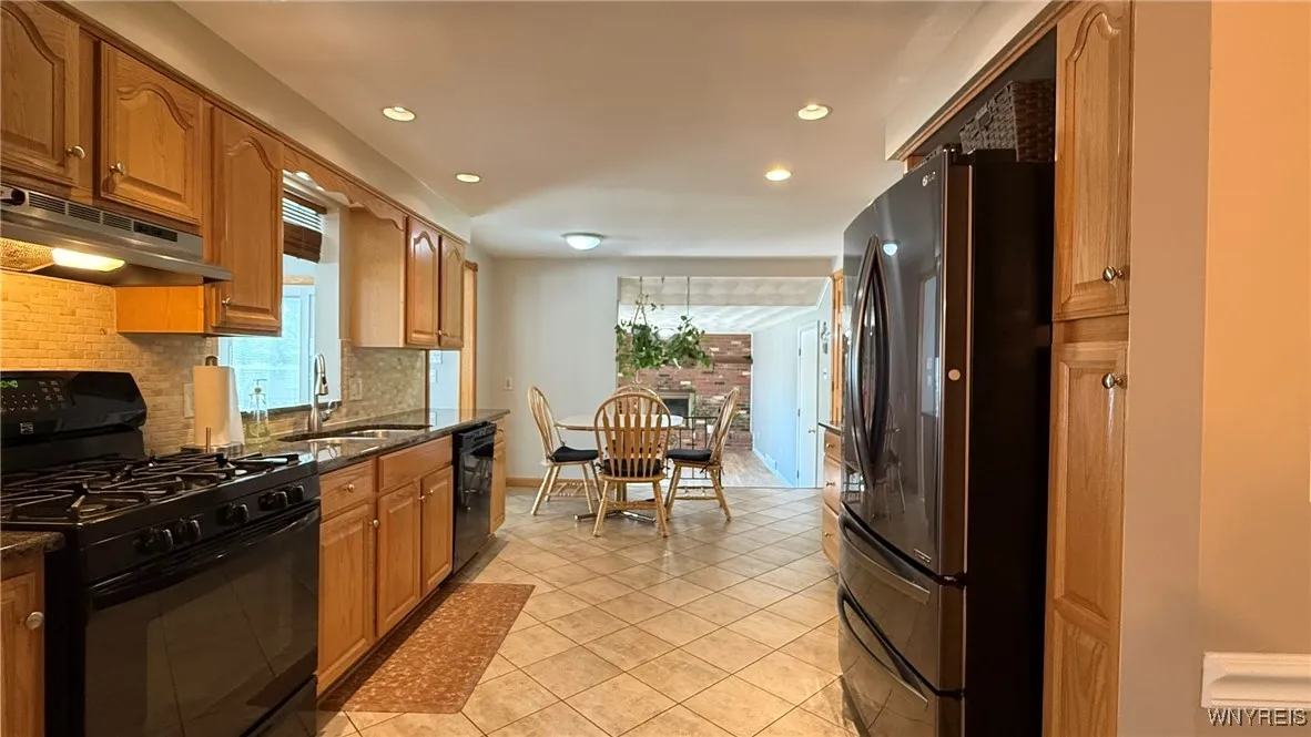 1031 Baseline Road, Grand Island, New York 14072, Grand Island, New York 14072, 3 Bedrooms Bedrooms, 10 Rooms Rooms,1 BathroomBathrooms,Residential,Closed,1031 Baseline Road, Grand Island, New York 14072,B1609132