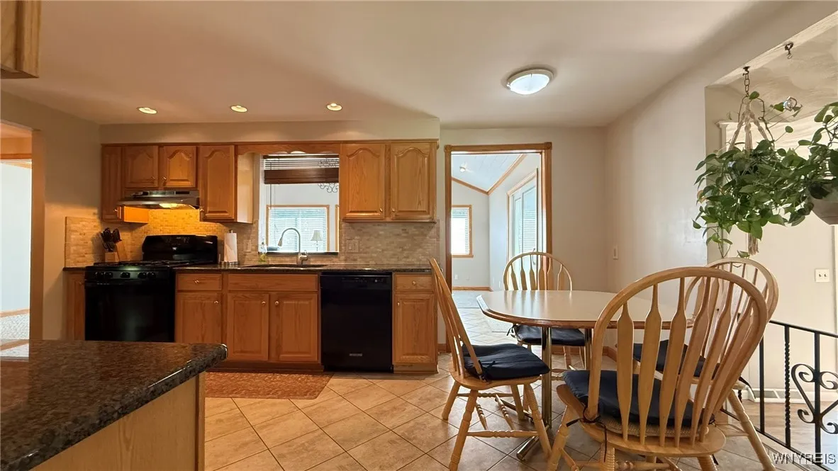1031 Baseline Road, Grand Island, New York 14072, Grand Island, New York 14072, 3 Bedrooms Bedrooms, 10 Rooms Rooms,1 BathroomBathrooms,Residential,Closed,1031 Baseline Road, Grand Island, New York 14072,B1609132