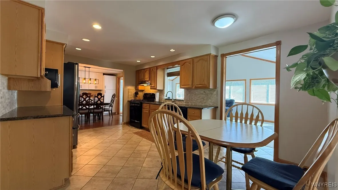 1031 Baseline Road, Grand Island, New York 14072, Grand Island, New York 14072, 3 Bedrooms Bedrooms, 10 Rooms Rooms,1 BathroomBathrooms,Residential,Closed,1031 Baseline Road, Grand Island, New York 14072,B1609132
