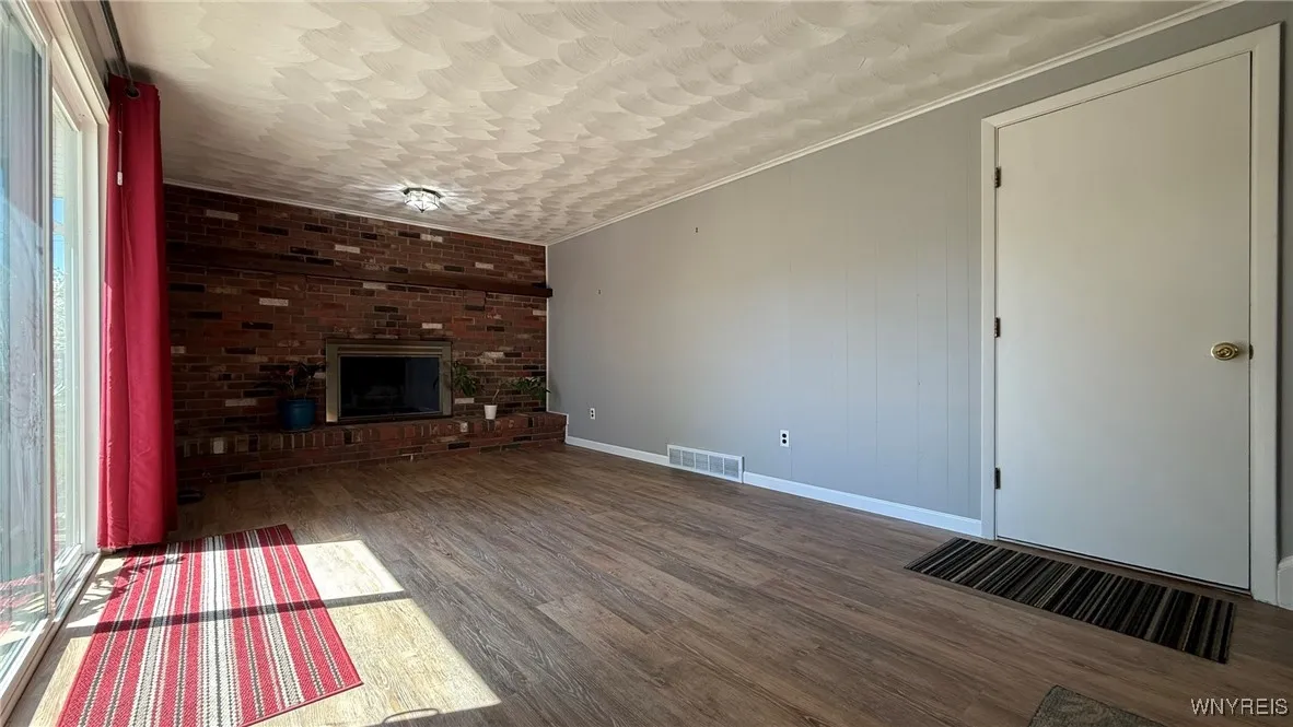 1031 Baseline Road, Grand Island, New York 14072, Grand Island, New York 14072, 3 Bedrooms Bedrooms, 10 Rooms Rooms,1 BathroomBathrooms,Residential,Closed,1031 Baseline Road, Grand Island, New York 14072,B1609132