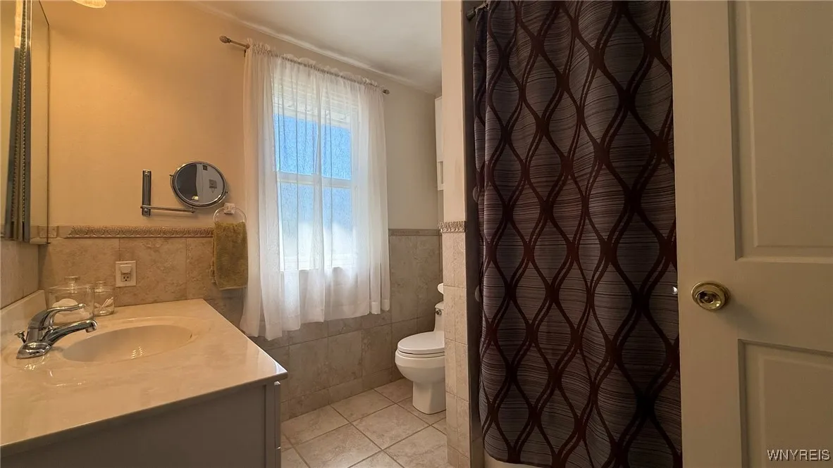 1031 Baseline Road, Grand Island, New York 14072, Grand Island, New York 14072, 3 Bedrooms Bedrooms, 10 Rooms Rooms,1 BathroomBathrooms,Residential,Closed,1031 Baseline Road, Grand Island, New York 14072,B1609132