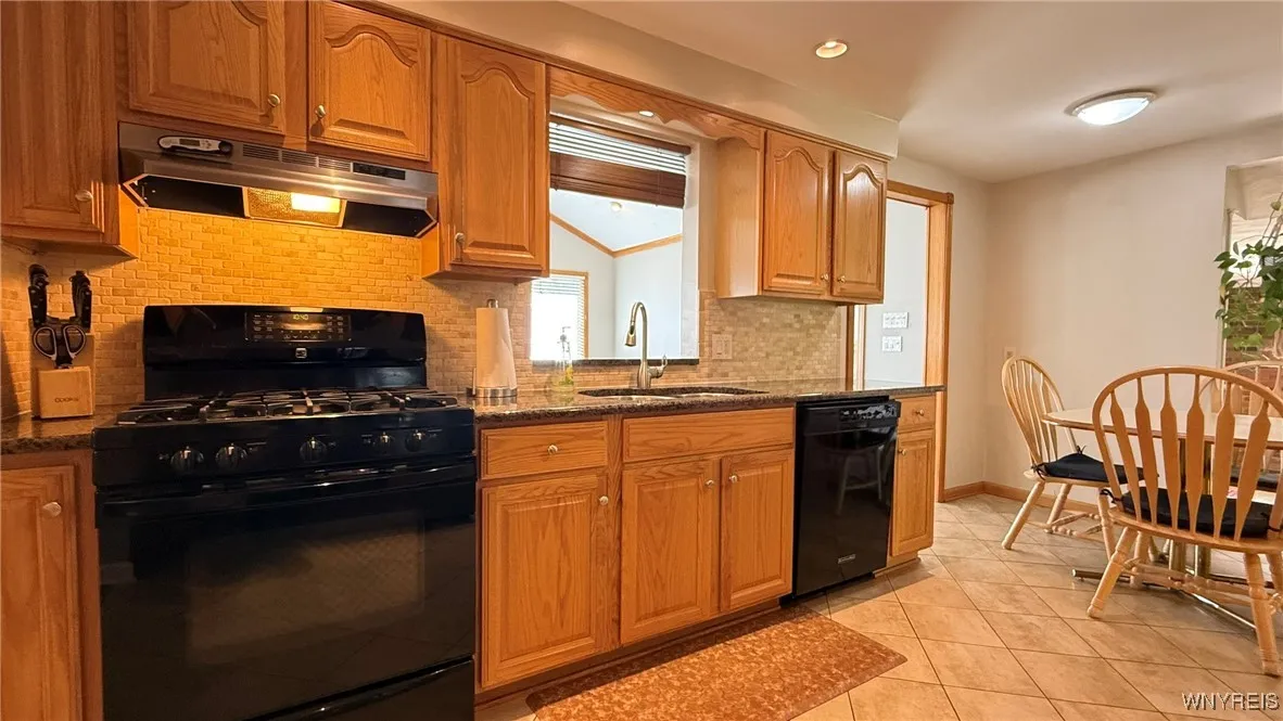 1031 Baseline Road, Grand Island, New York 14072, Grand Island, New York 14072, 3 Bedrooms Bedrooms, 10 Rooms Rooms,1 BathroomBathrooms,Residential,Closed,1031 Baseline Road, Grand Island, New York 14072,B1609132