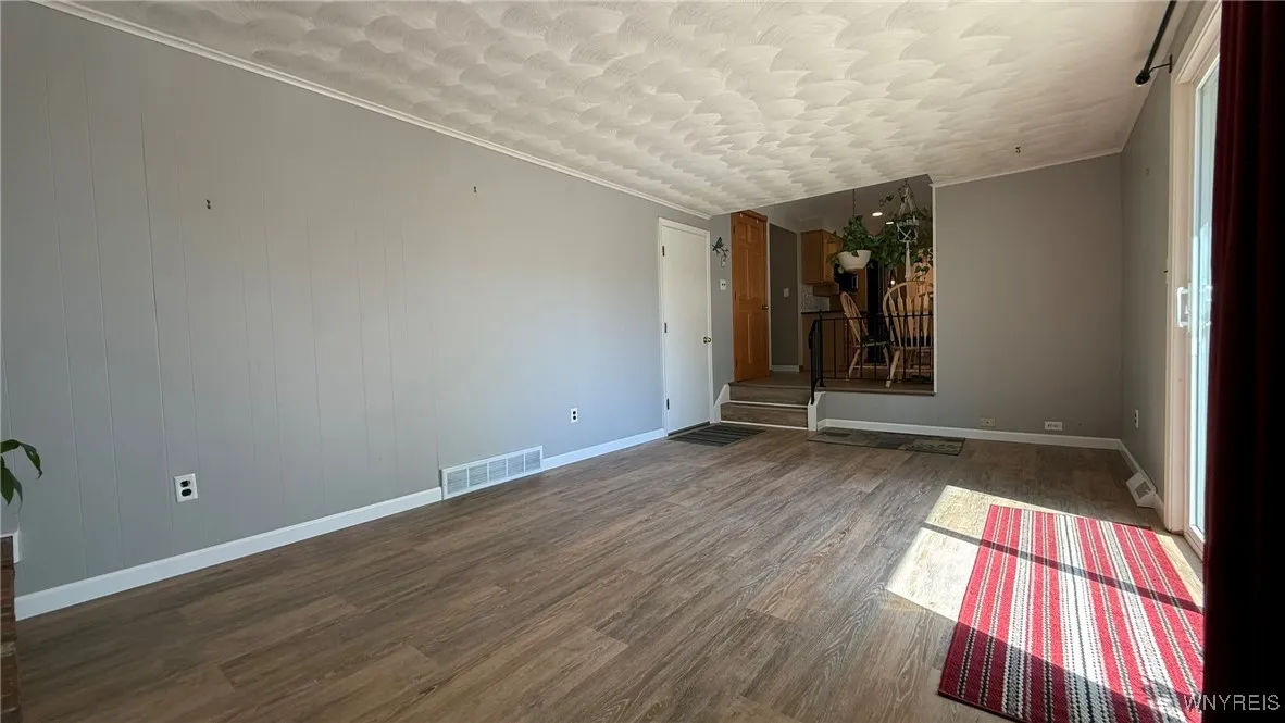 1031 Baseline Road, Grand Island, New York 14072, Grand Island, New York 14072, 3 Bedrooms Bedrooms, 10 Rooms Rooms,1 BathroomBathrooms,Residential,Closed,1031 Baseline Road, Grand Island, New York 14072,B1609132