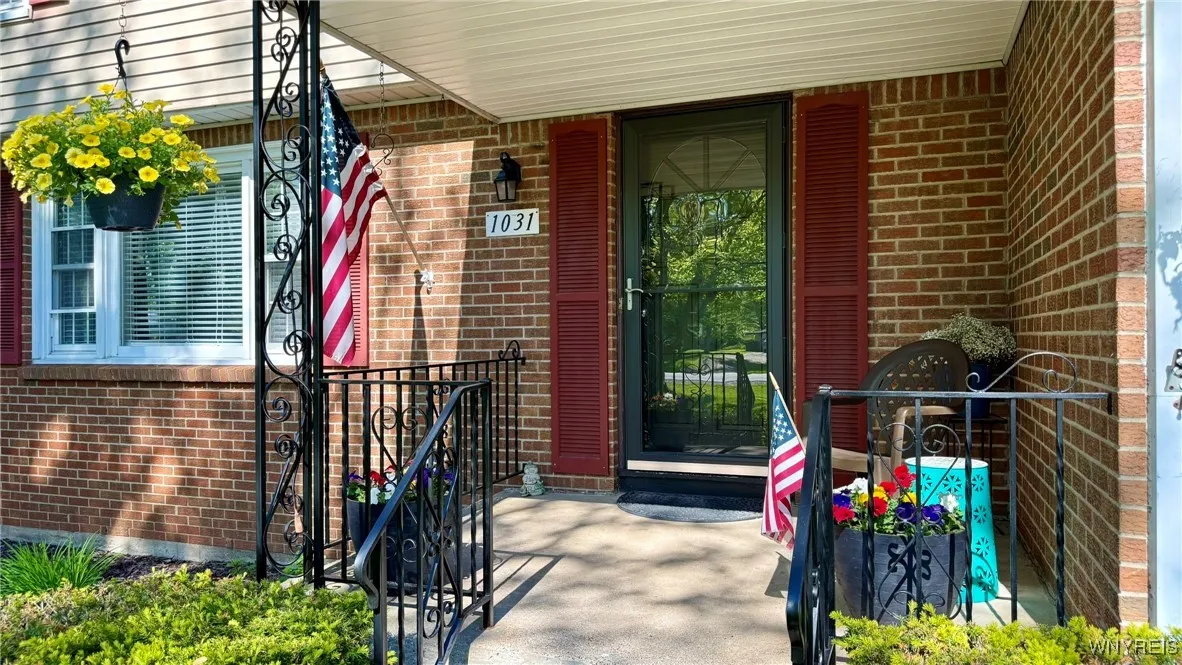 1031 Baseline Road, Grand Island, New York 14072, Grand Island, New York 14072, 3 Bedrooms Bedrooms, 10 Rooms Rooms,1 BathroomBathrooms,Residential,Closed,1031 Baseline Road, Grand Island, New York 14072,B1609132