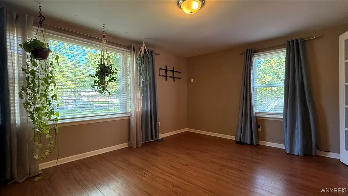 1031 Baseline Road, Grand Island, New York 14072, Grand Island, New York 14072, 3 Bedrooms Bedrooms, 10 Rooms Rooms,1 BathroomBathrooms,Residential,Closed,1031 Baseline Road, Grand Island, New York 14072,B1609132