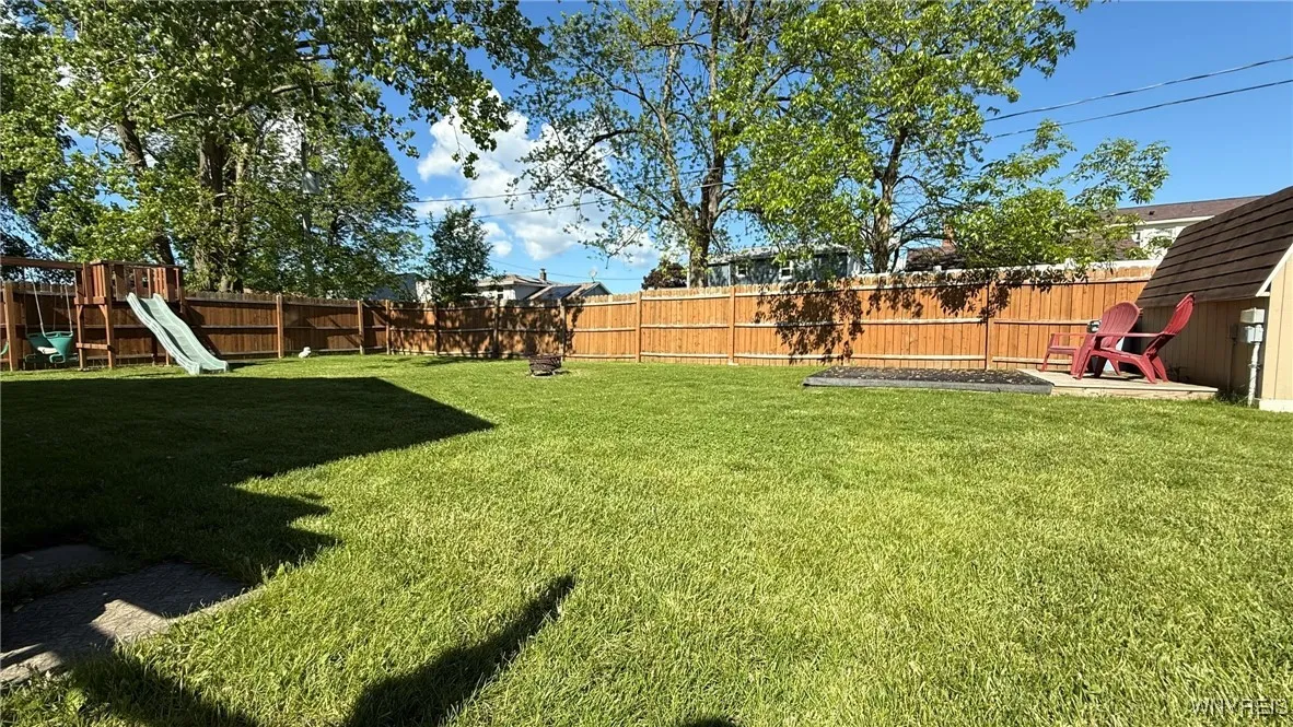 1031 Baseline Road, Grand Island, New York 14072, Grand Island, New York 14072, 3 Bedrooms Bedrooms, 10 Rooms Rooms,1 BathroomBathrooms,Residential,Closed,1031 Baseline Road, Grand Island, New York 14072,B1609132