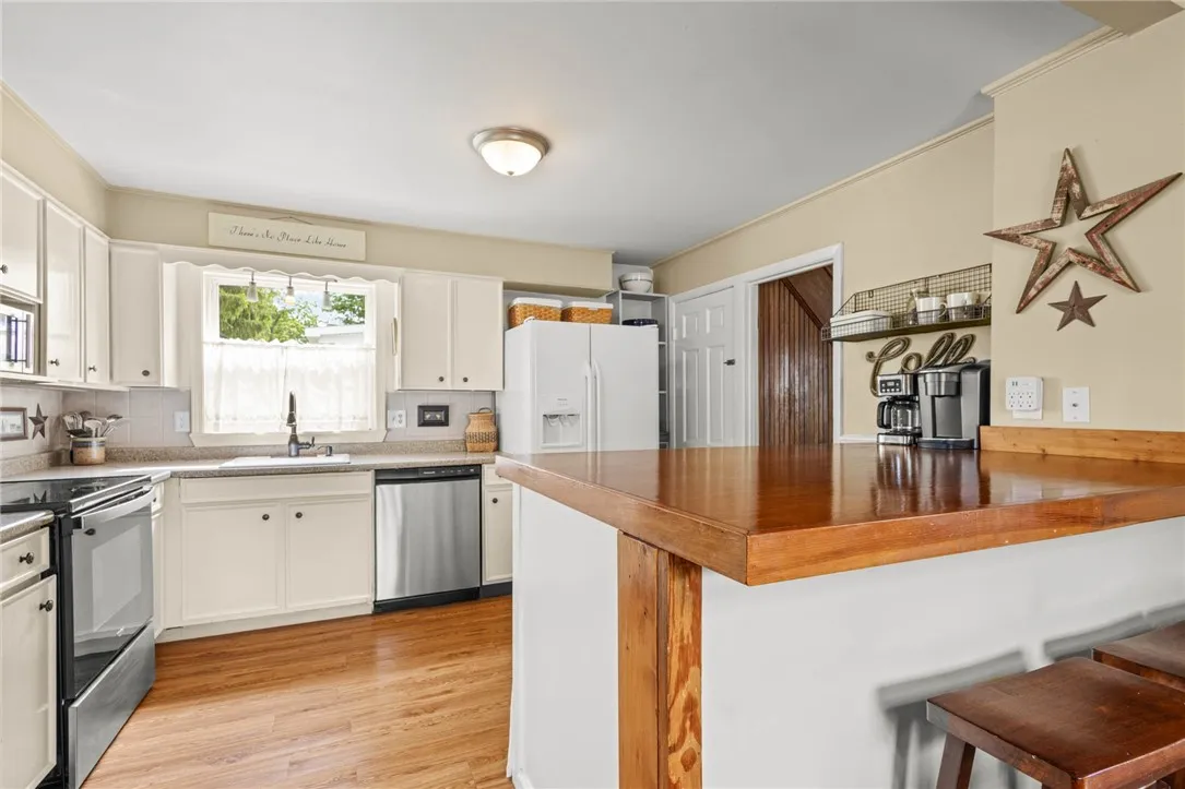 13 Exchange Street, Leroy, New York 14482, Leroy, New York 14482, 3 Bedrooms Bedrooms, 6 Rooms Rooms,1 BathroomBathrooms,Residential,Closed,13 Exchange Street, Leroy, New York 14482,R1606657