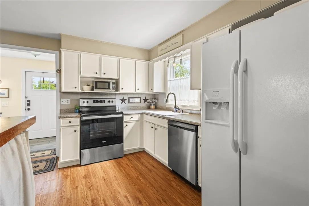13 Exchange Street, Leroy, New York 14482, Leroy, New York 14482, 3 Bedrooms Bedrooms, 6 Rooms Rooms,1 BathroomBathrooms,Residential,Closed,13 Exchange Street, Leroy, New York 14482,R1606657