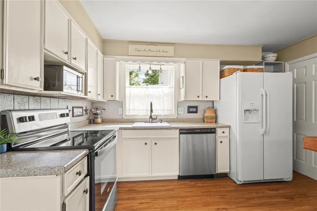 13 Exchange Street, Leroy, New York 14482, Leroy, New York 14482, 3 Bedrooms Bedrooms, 6 Rooms Rooms,1 BathroomBathrooms,Residential,Closed,13 Exchange Street, Leroy, New York 14482,R1606657