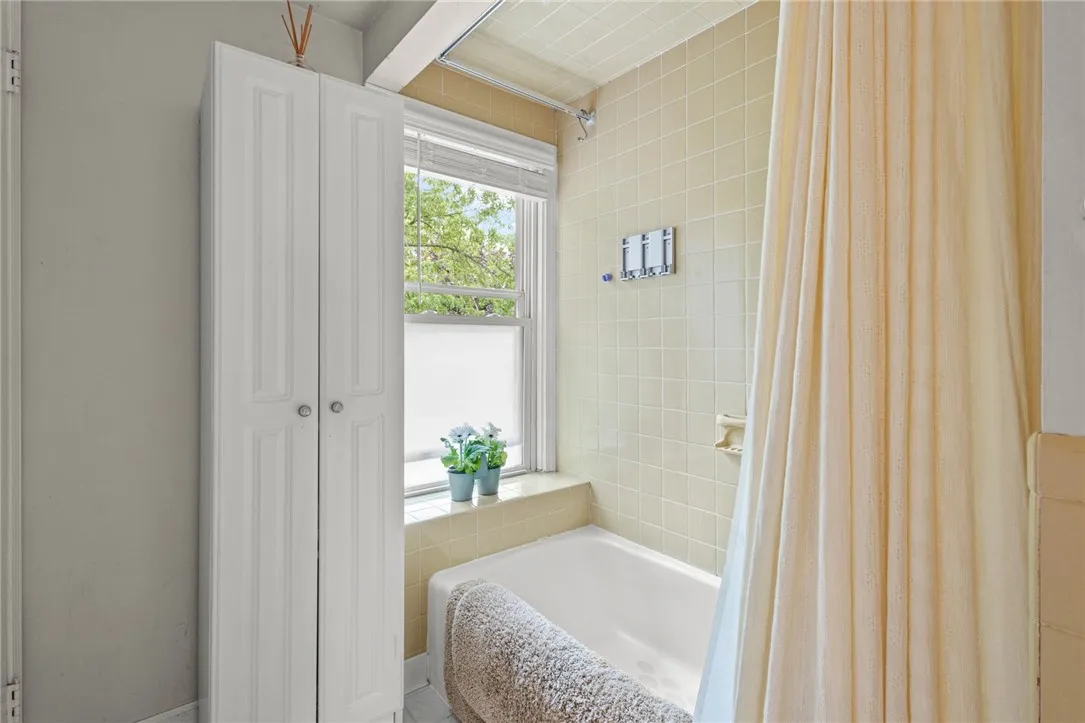 13 Exchange Street, Leroy, New York 14482, Leroy, New York 14482, 3 Bedrooms Bedrooms, 6 Rooms Rooms,1 BathroomBathrooms,Residential,Closed,13 Exchange Street, Leroy, New York 14482,R1606657