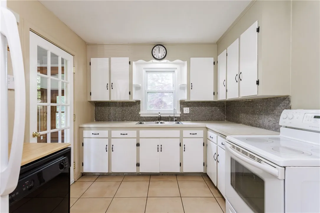 89 Arlidge Drive, Greece, New York 14616, Greece, New York 14616, 3 Bedrooms Bedrooms, 6 Rooms Rooms,1 BathroomBathrooms,Residential,Closed,89 Arlidge Drive, Greece, New York 14616,R1609368