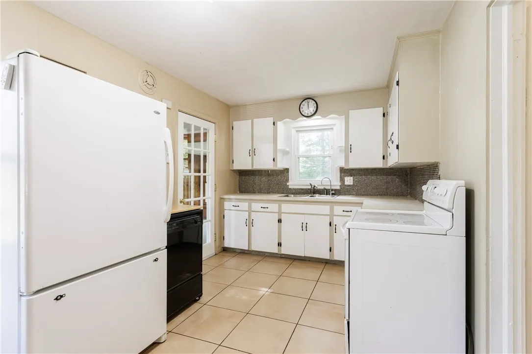 89 Arlidge Drive, Greece, New York 14616, Greece, New York 14616, 3 Bedrooms Bedrooms, 6 Rooms Rooms,1 BathroomBathrooms,Residential,Closed,89 Arlidge Drive, Greece, New York 14616,R1609368
