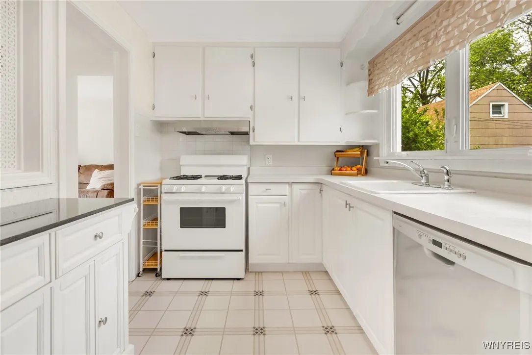 4226 Shimerville Rd, Clarence, New York 14031, Clarence, New York 14031, 3 Bedrooms Bedrooms, 8 Rooms Rooms,1 BathroomBathrooms,Residential,Closed,4226 Shimerville Rd, Clarence, New York 14031,B1610261