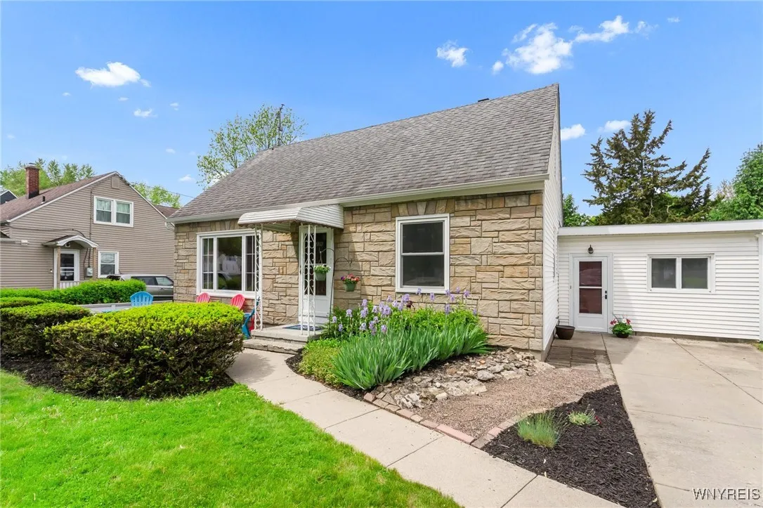 4226 Shimerville Rd, Clarence, New York 14031, Clarence, New York 14031, 3 Bedrooms Bedrooms, 8 Rooms Rooms,1 BathroomBathrooms,Residential,Closed,4226 Shimerville Rd, Clarence, New York 14031,B1610261