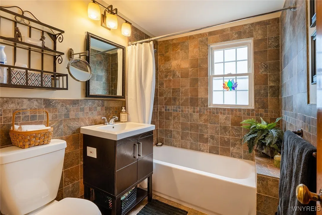 48 Hartford Avenue, Tonawanda-town, New York 14223, Tonawanda, New York 14223, 3 Bedrooms Bedrooms, 7 Rooms Rooms,2 BathroomsBathrooms,Residential,Closed,48 Hartford Avenue, Tonawanda-town, New York 14223,B1610259