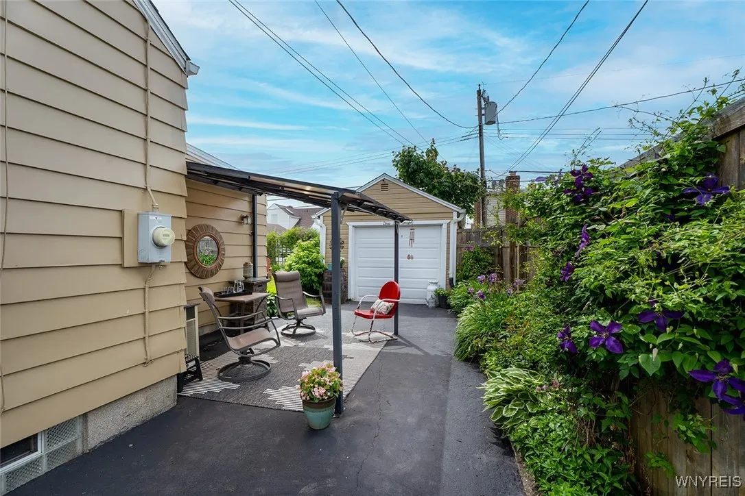 48 Hartford Avenue, Tonawanda-town, New York 14223, Tonawanda, New York 14223, 3 Bedrooms Bedrooms, 7 Rooms Rooms,2 BathroomsBathrooms,Residential,Closed,48 Hartford Avenue, Tonawanda-town, New York 14223,B1610259