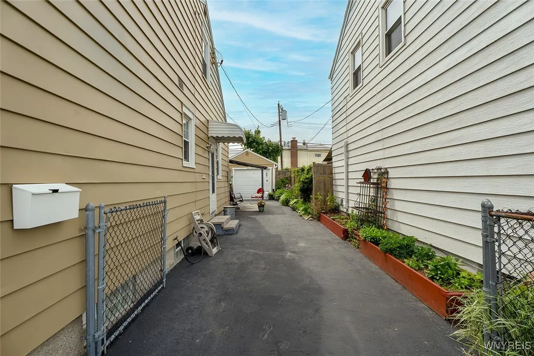48 Hartford Avenue, Tonawanda-town, New York 14223, Tonawanda, New York 14223, 3 Bedrooms Bedrooms, 7 Rooms Rooms,2 BathroomsBathrooms,Residential,Closed,48 Hartford Avenue, Tonawanda-town, New York 14223,B1610259