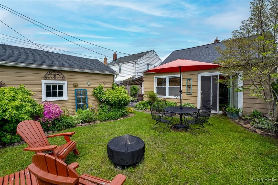 48 Hartford Avenue, Tonawanda-town, New York 14223, Tonawanda, New York 14223, 3 Bedrooms Bedrooms, 7 Rooms Rooms,2 BathroomsBathrooms,Residential,Closed,48 Hartford Avenue, Tonawanda-town, New York 14223,B1610259