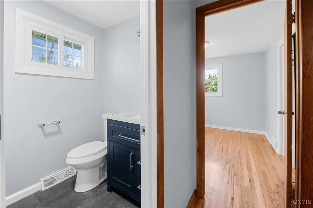 Newly remodeled full bathroom