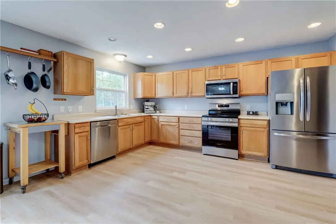 22 Butterfly Lane, Henrietta, New York 14586, Henrietta, New York 14586, 3 Bedrooms Bedrooms, 6 Rooms Rooms,2 BathroomsBathrooms,Residential,Closed,22 Butterfly Lane, Henrietta, New York 14586,R1609859