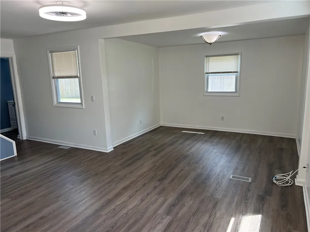 3 Pleasant Street, Chili, New York 14514, Chili, New York 14514, 2 Bedrooms Bedrooms, 4 Rooms Rooms,2 BathroomsBathrooms,Residential,Closed,3 Pleasant Street, Chili, New York 14514,R1609611