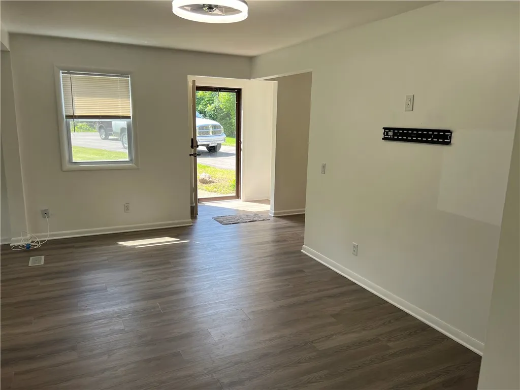 3 Pleasant Street, Chili, New York 14514, Chili, New York 14514, 2 Bedrooms Bedrooms, 4 Rooms Rooms,2 BathroomsBathrooms,Residential,Closed,3 Pleasant Street, Chili, New York 14514,R1609611